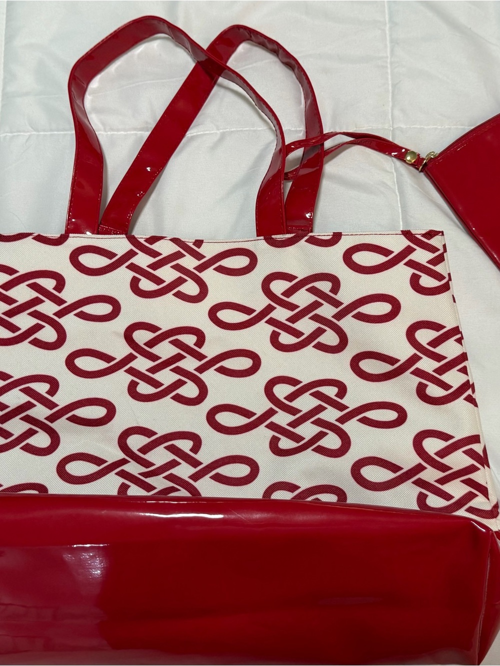 Source Unknown Red and Cream Patterned Tote with Patent Trim